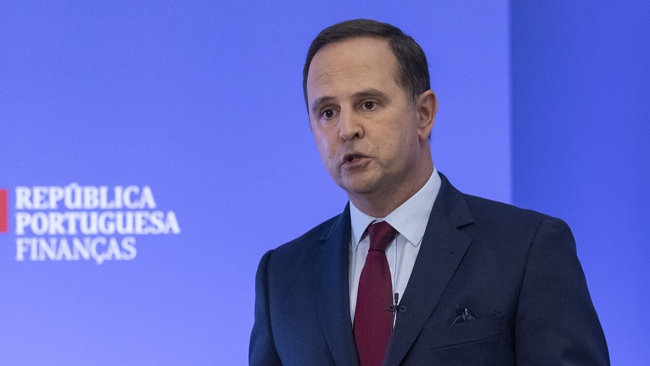 Medina acusa TdC de fazer política e elogia Governo por reforma “bem feita”