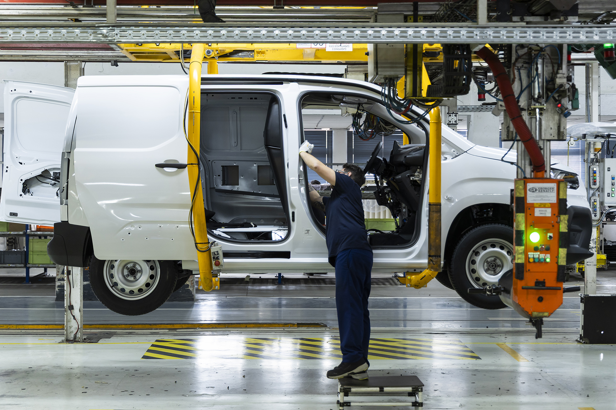 Reportagem na unidade de produção da Stellantis em Mangualde - 11ABR25