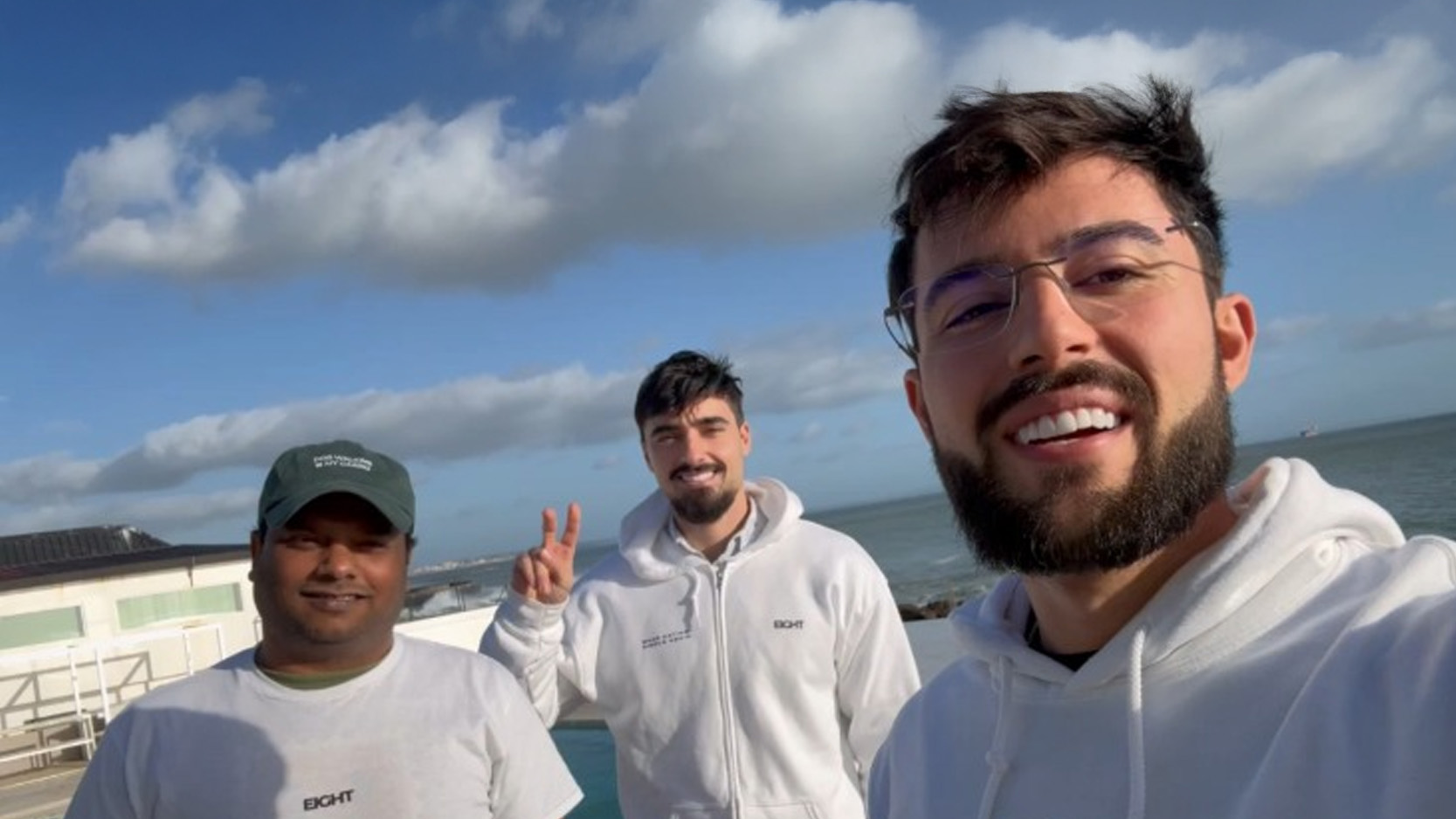 Fundadores da app Eight. Da esquerda para a direita, Vivek Sah (CTO), Simão (CEO) e Miguel Moreira (COO)