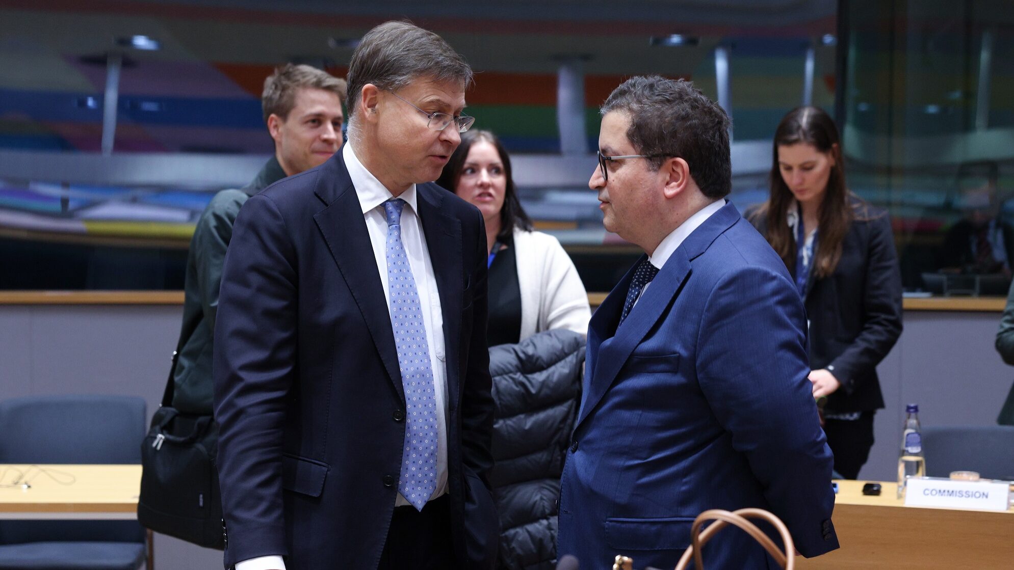 Dombrovskis deixa aviso: “Não nos podemos dar ao luxo de ser complacentes” nos orçamentos de Estado