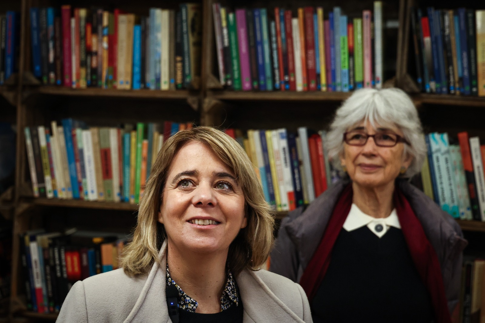 A candidata à Presidência da República, Catarina Martins com Pilar del Río, durante uma ação de campanha para as eleições presidenciais de 18 de janeiro, na Boutique da Cultura, em Lisboa, 7 de janeiro de 2026.
