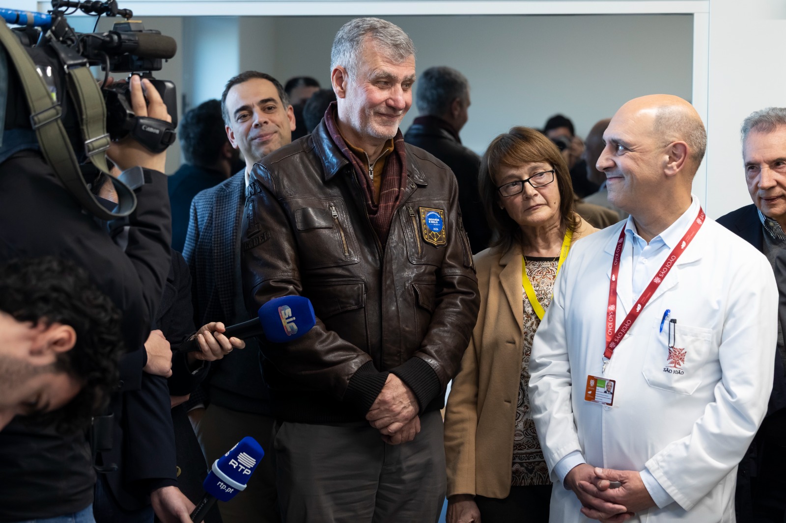 O candidato à Presidência da República, Henrique Gouveia e Melo acompanhado por Manuel Pizarro, numa visita à Faculdade de Medicina do Hospital de São João, no Porto, 07 de janeiro de 2026. Os portugueses elegem o sucessor de Marcelo Rebelo de Sousa em 18 de janeiro, numas eleições com recorde (11) de candidatos e cuja segunda volta, a realizar-se, decorrerá a 08 de fevereiro.