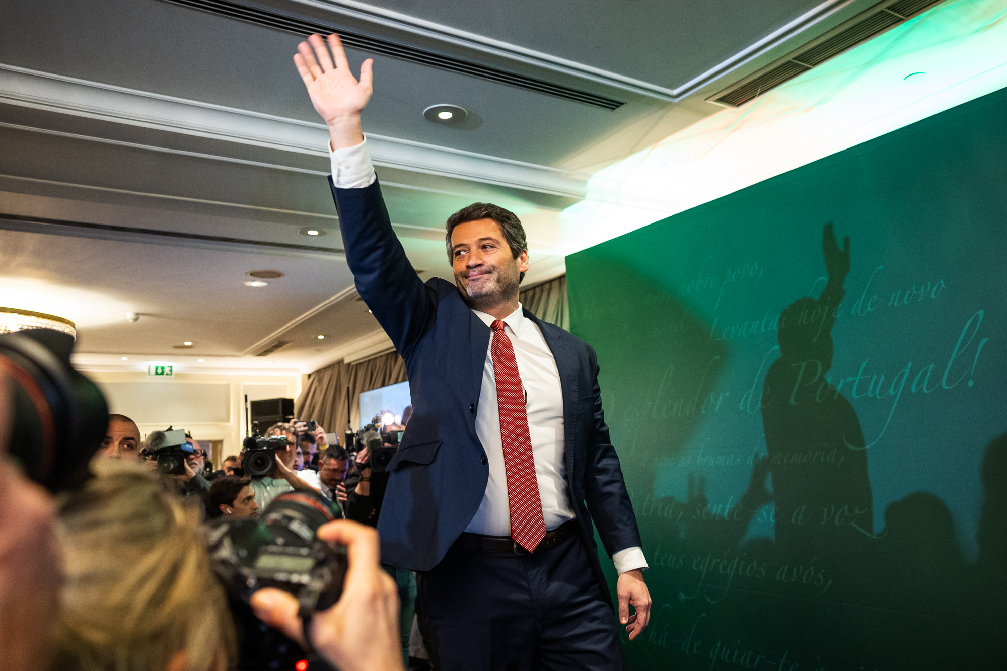 André Ventura à chegada do local onde a sua candidatura acompanhou a noite eleitoral. © Henrique Casinhas / ECO