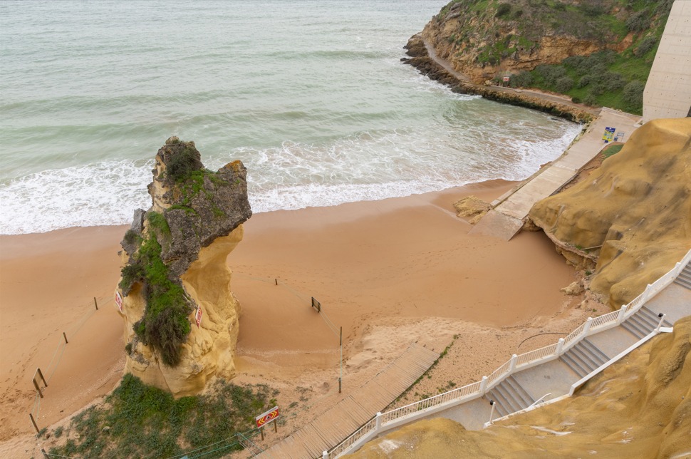Praia do Peneco, Albufeira, Algarve, tempestades, março 2026