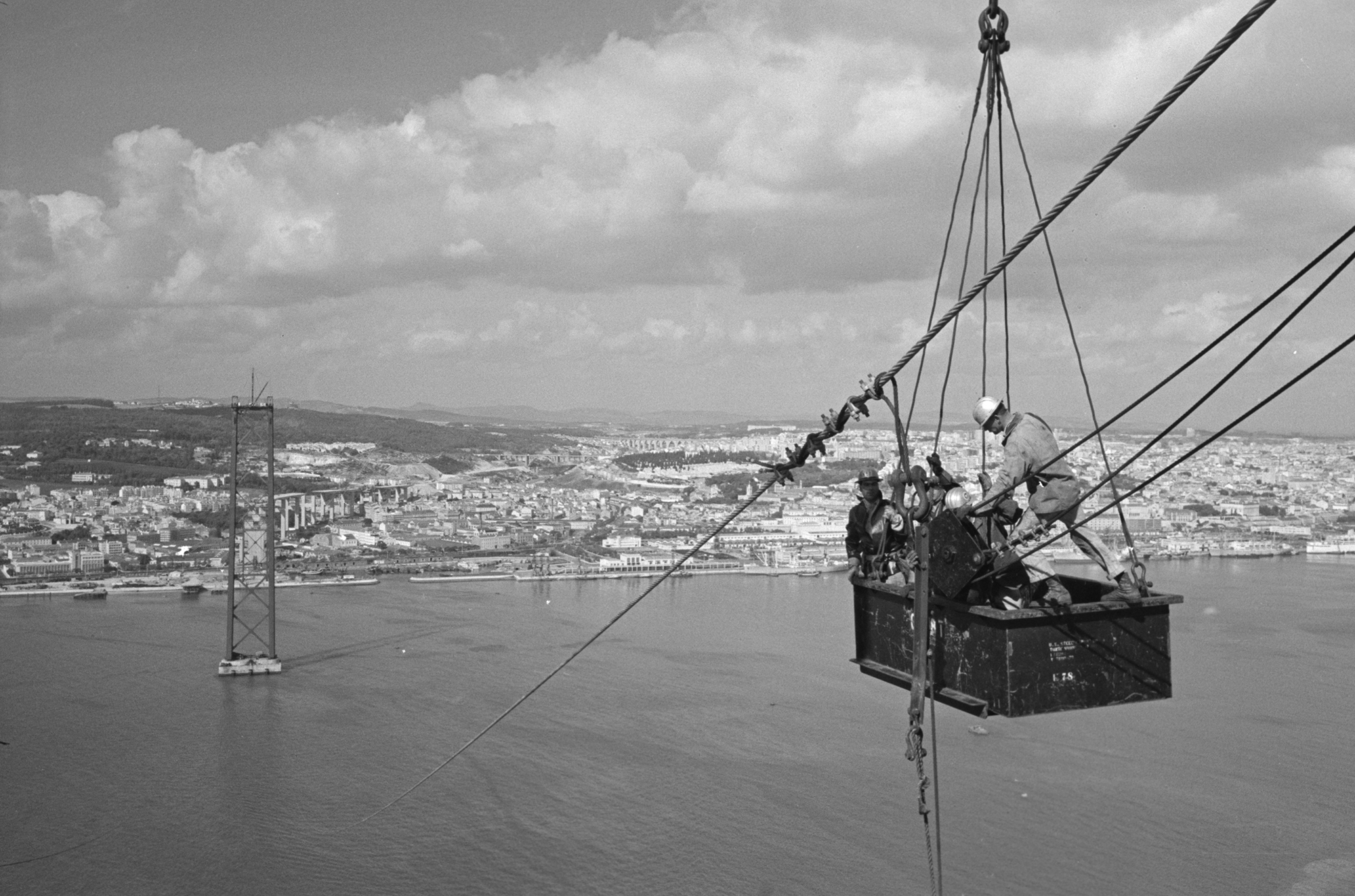 ATENÇÃO: NÃO USAR. FOTOS DE USO EXCLUSIVO NO ARTIGO DOS 60 ANOS DA PONTE 25 DE ABRIL