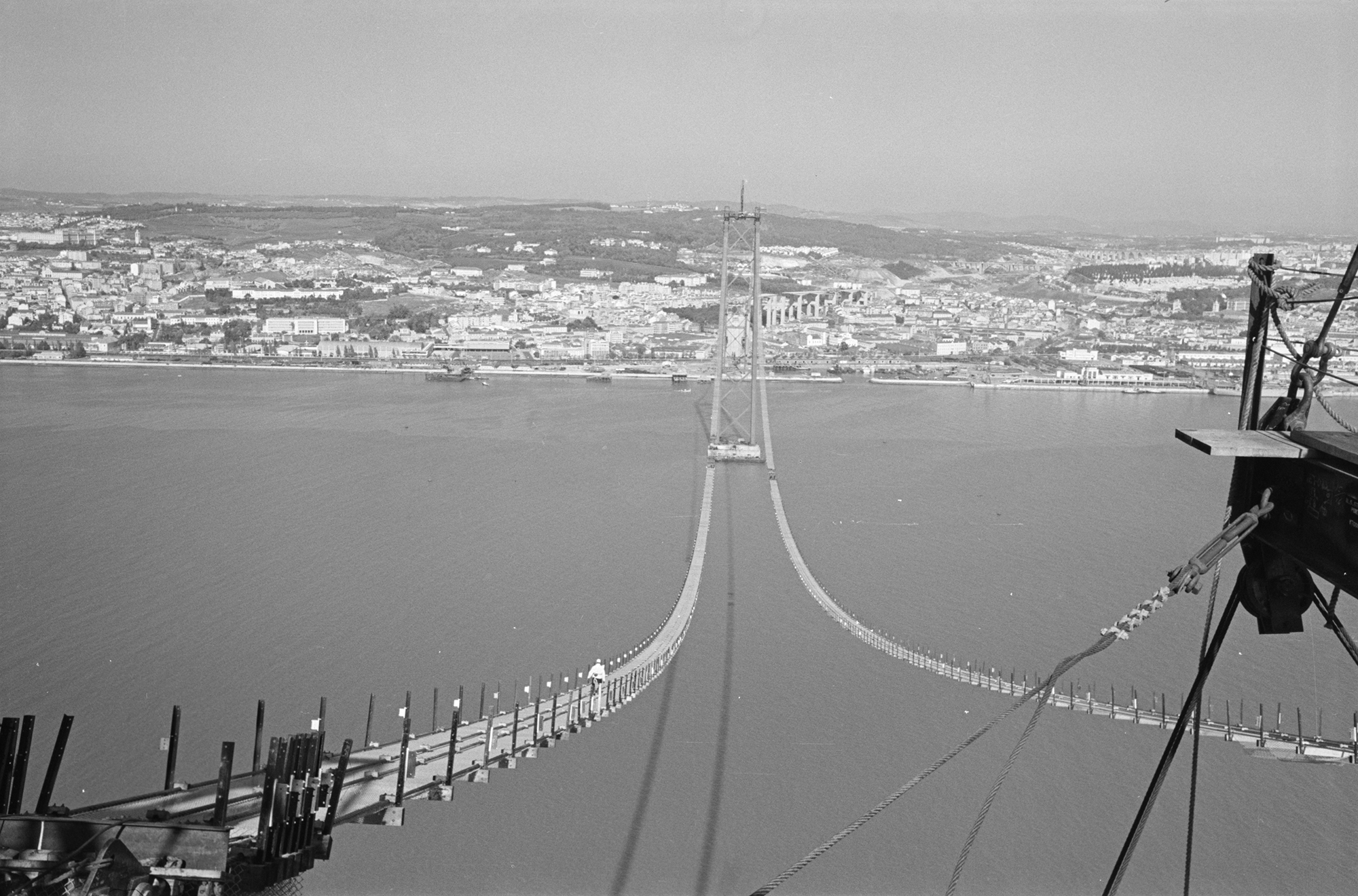 ATENÇÃO: NÃO USAR. FOTOS DE USO EXCLUSIVO NO ARTIGO DOS 60 ANOS DA PONTE 25 DE ABRIL